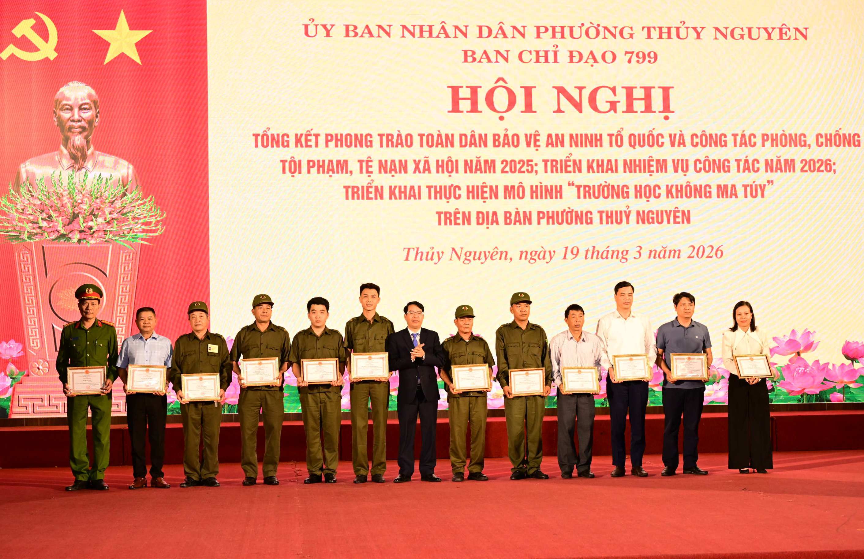 UBND phường Thuỷ Nguyên khen thưởng 14 tập thể và 15 cá nhân có thành tích xuất sắc trong phong trào toàn dân bảo vệ ANTQ